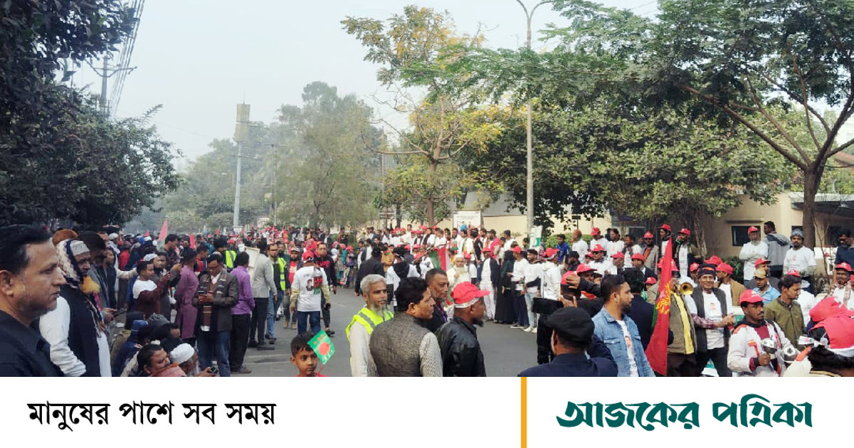 Api Guldhan তারেক রহমানকে স্বাগত জানাতে গুলশানের বাসভবনের সামনে বিএনপির নেতা-কর্মীরা