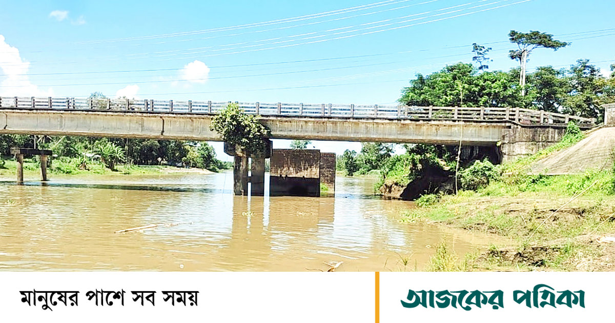 অপসারণ হয়নি আগের চার খুঁটি, ঝুঁকিতে সেতু