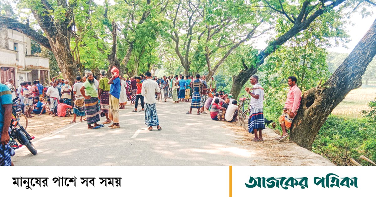 চাঁপাইনবাবগঞ্জ: মধ্যরাতে সারিতে দাঁড়িয়েও সার পাচ্ছেন না কৃষক