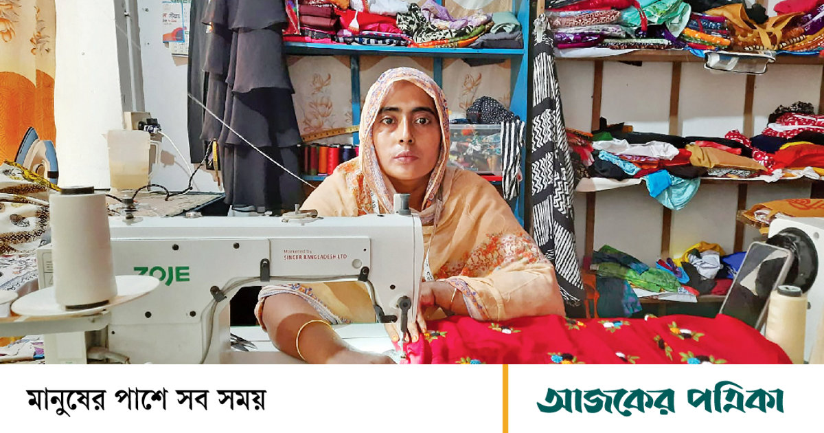 শখে শেখা দরজির কাজেই শিল্পীর দিনবদল